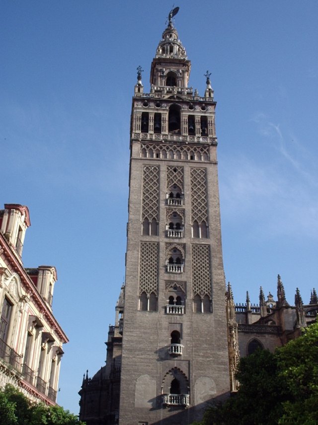 P5190146 La Giralda vanuit placentines  - Catedral de Sevillla - Sevilla